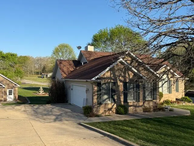 705 E Pamela Drive, West Plains, MO 65775 - #3