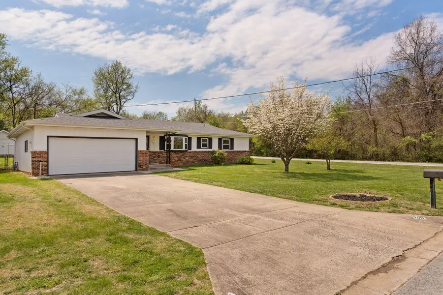 906 E Caravan Street, Springfield, MO 65803 - #2