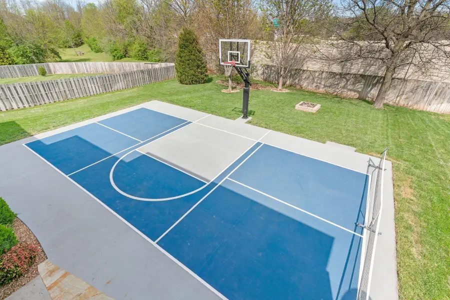 3238 S Juniper Avenue, Springfield, MO 65804 - #2