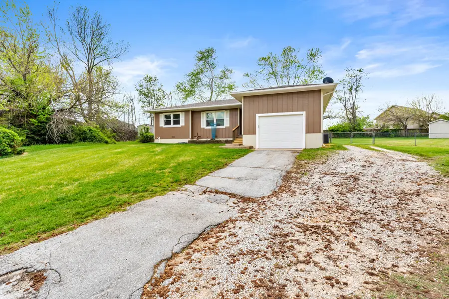 6 S Hillside Drive, Nixa, MO 65714 - #3