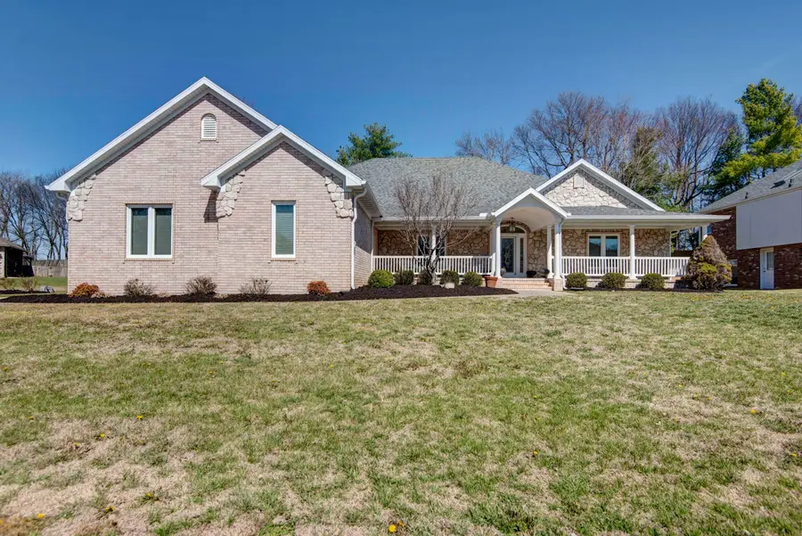 811 W Jackson Avenue, Nixa, MO 65714 - #2