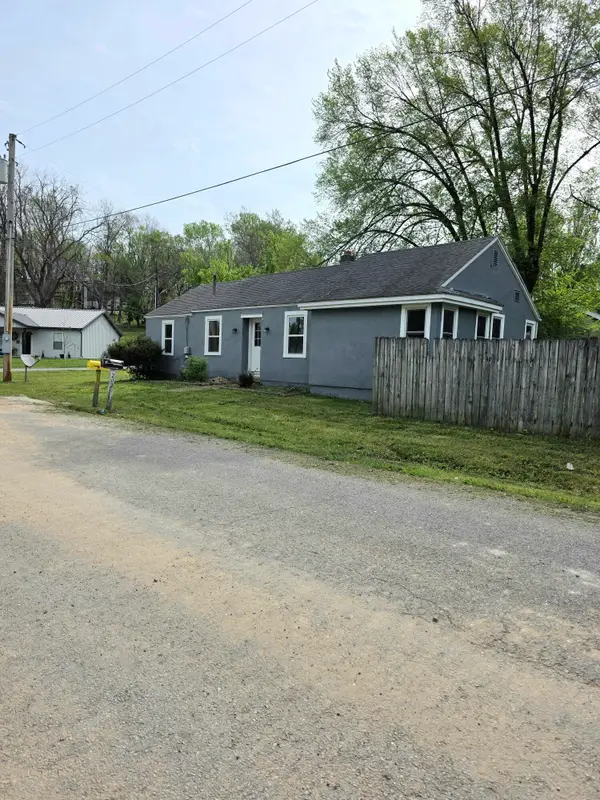 202 N Ash Ave, Mansfield, MO 65704