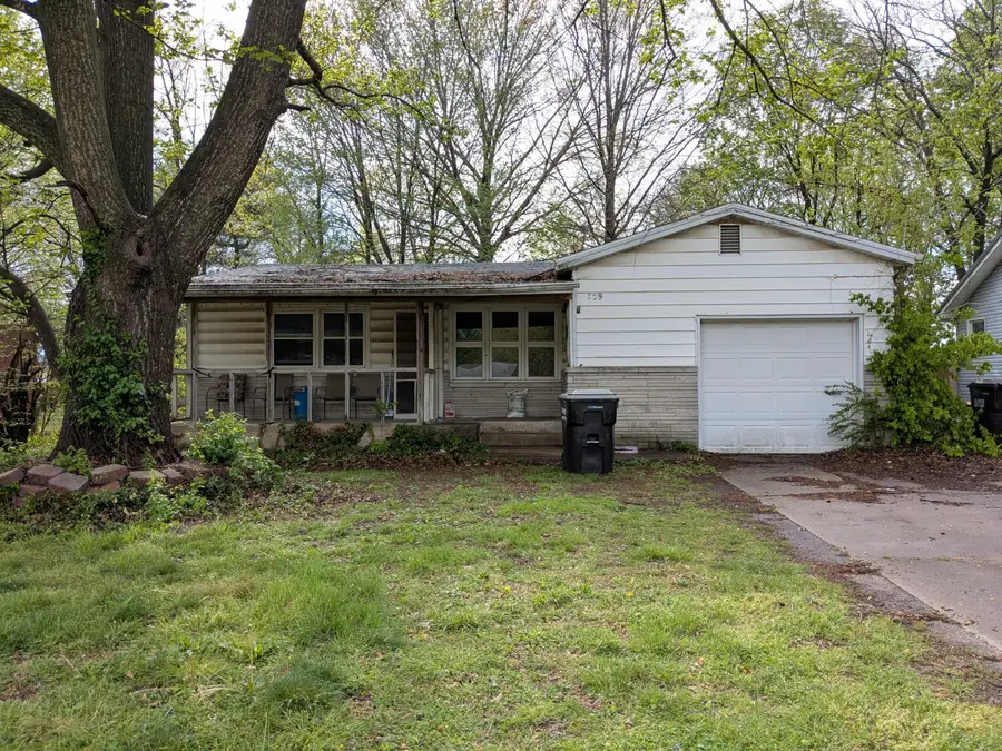 209 S Burton Avenue, Springfield, MO 65802 - #2
