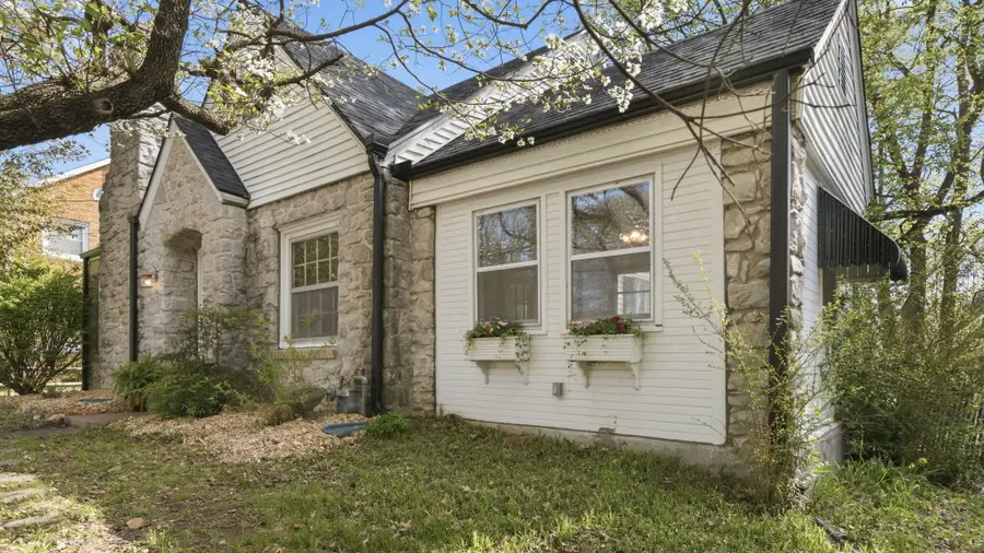 1516 S Kimbrough Avenue, Springfield, MO 65807 - #3