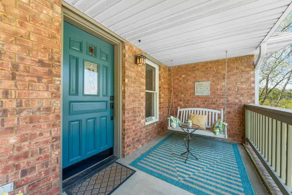 111 Townsend Court, Hollister, MO 65672