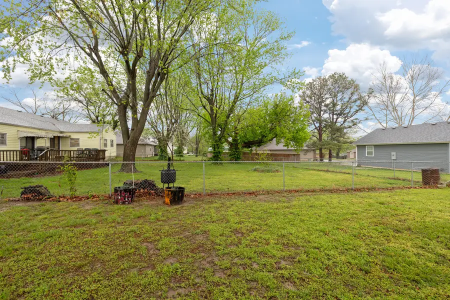 1330 E Division Street, Bolivar, MO 65613 - #3