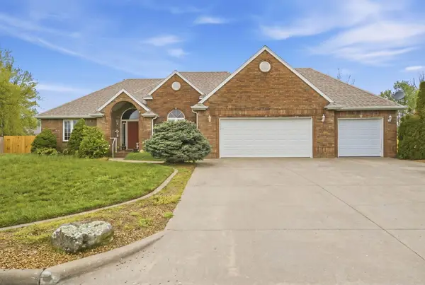 1401 S Georgia Drive, Bolivar, MO 65613