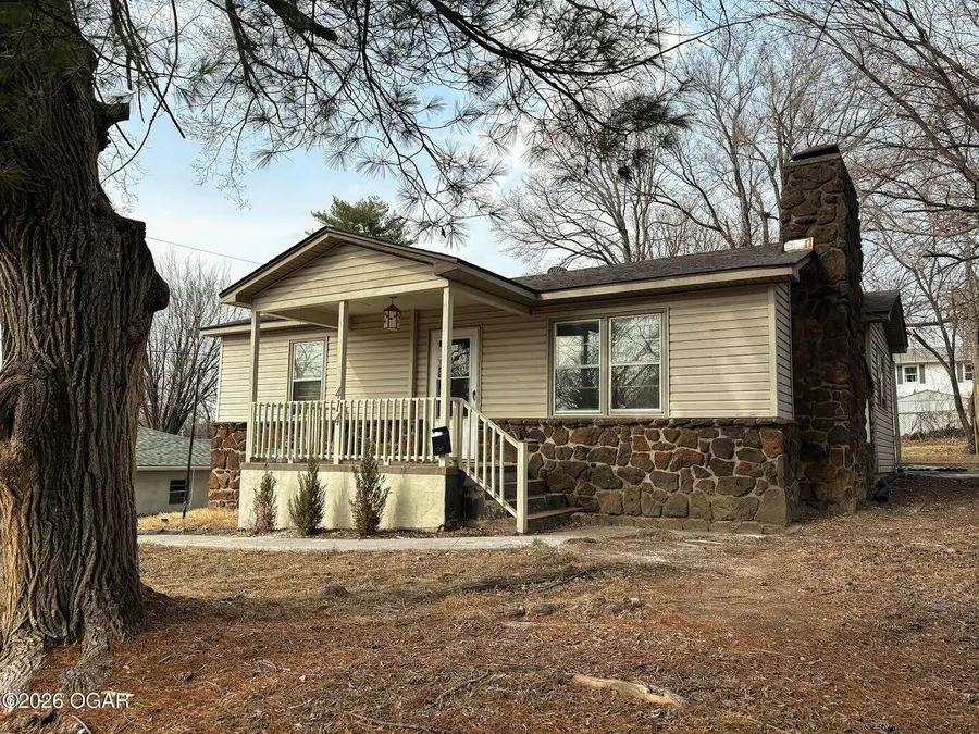 414 E Glenview Street, Neosho, MO 64850 - #3