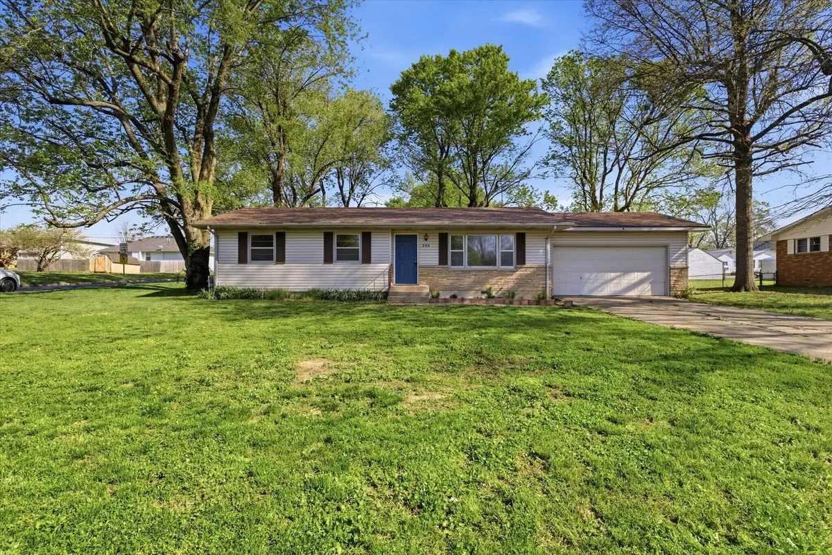 200 W Nellie Avenue, Monett, MO 65708 - #1