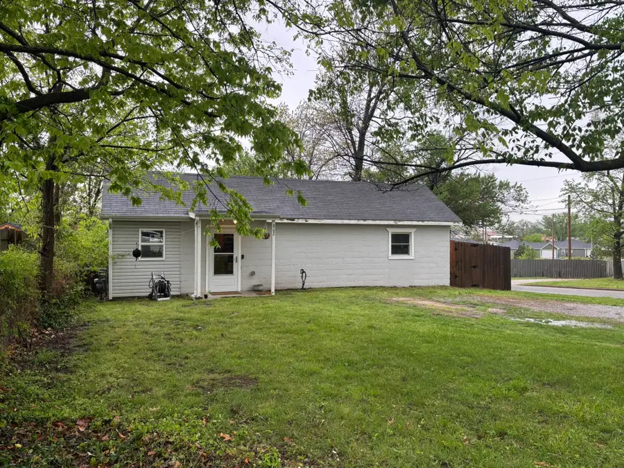 802 S Brownell Avenue, Joplin, MO 64801 - #3