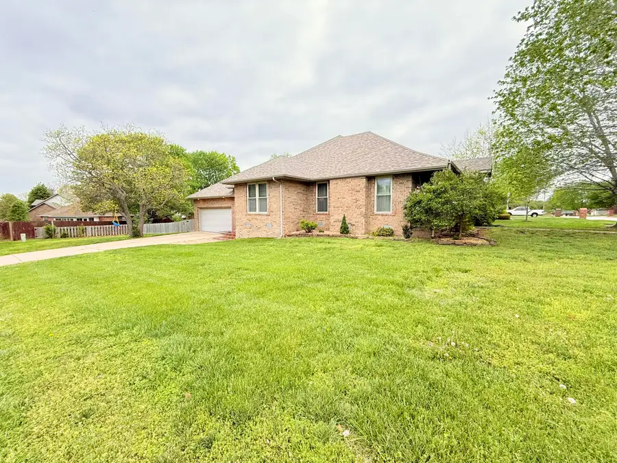 517 S Stonehurst Street, Nixa, MO 65714 - #3