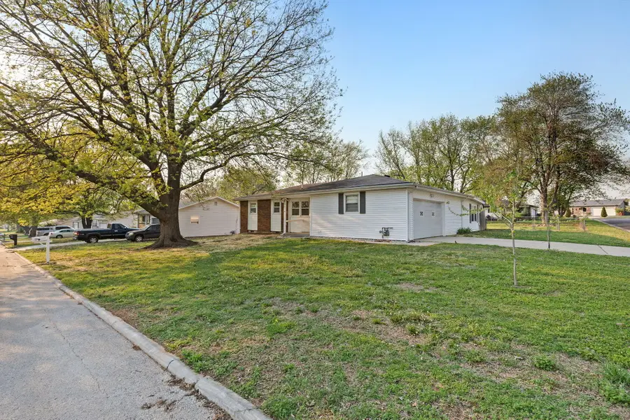 2325 E Livingston Street, Springfield, MO 65803 - #2