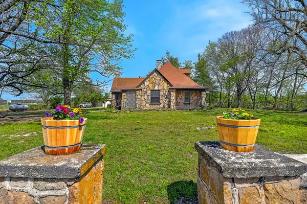 3751 W Farm Road 168, Springfield, MO 65807