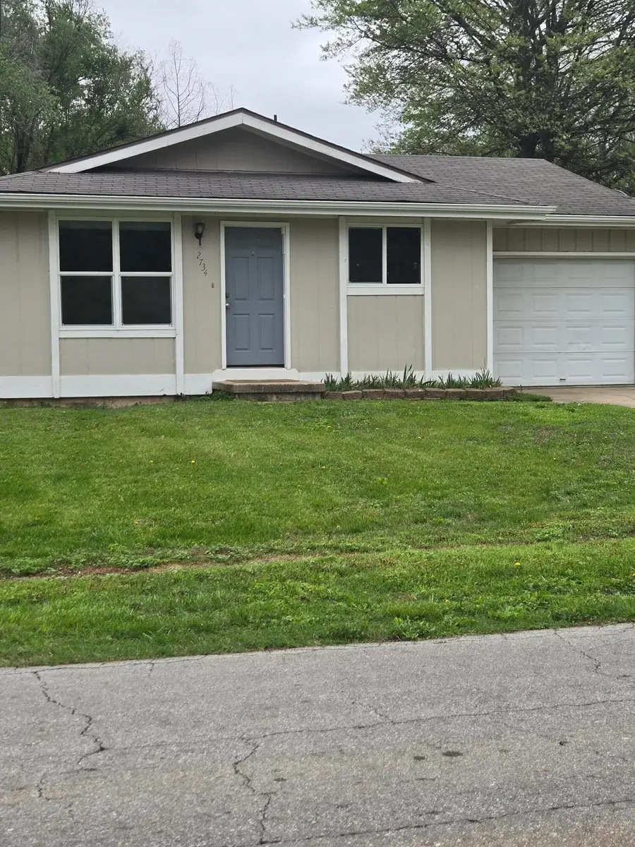 2734 N Summit Avenue, Springfield, MO 65803 - #2