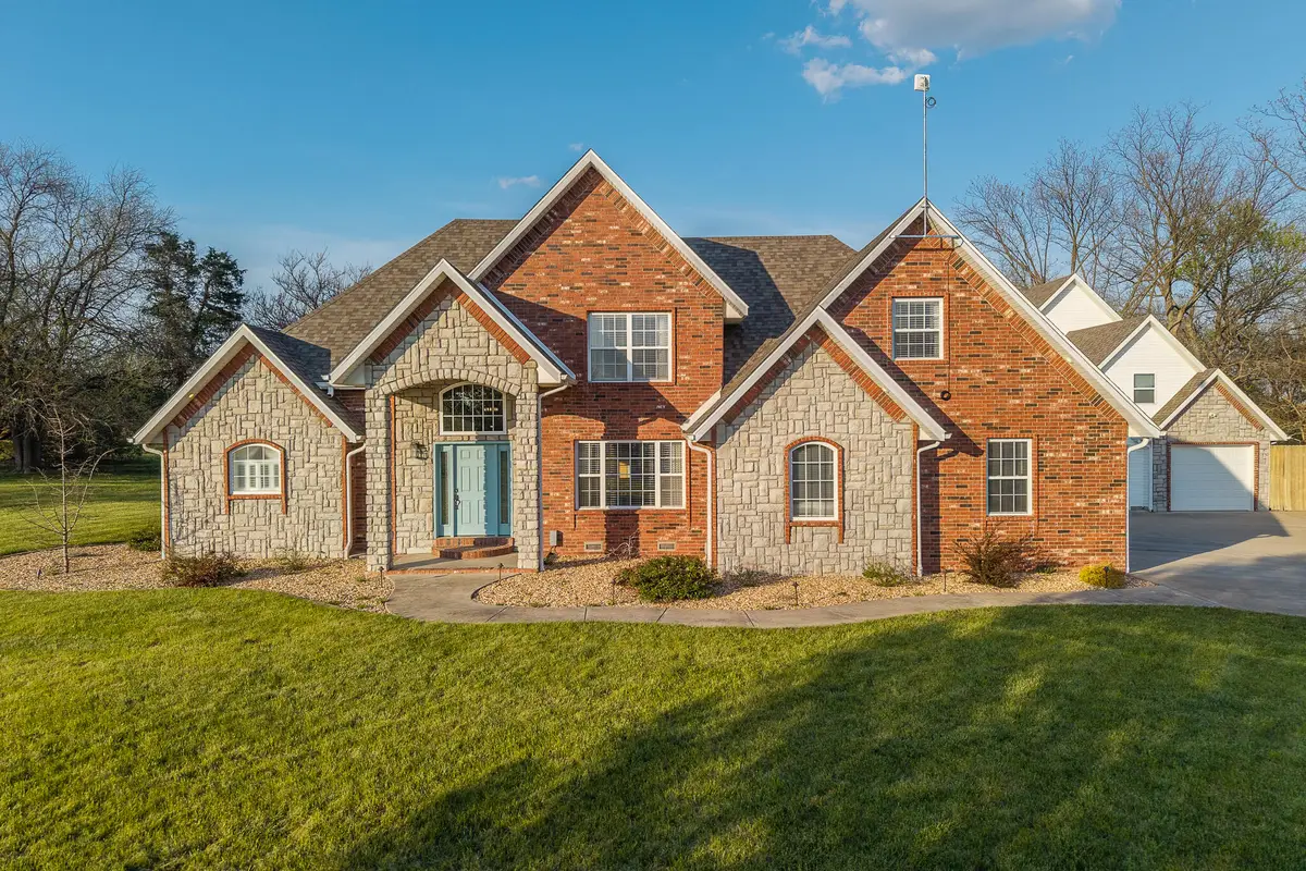 915 E 438th Road, Bolivar, MO 65613 - #1