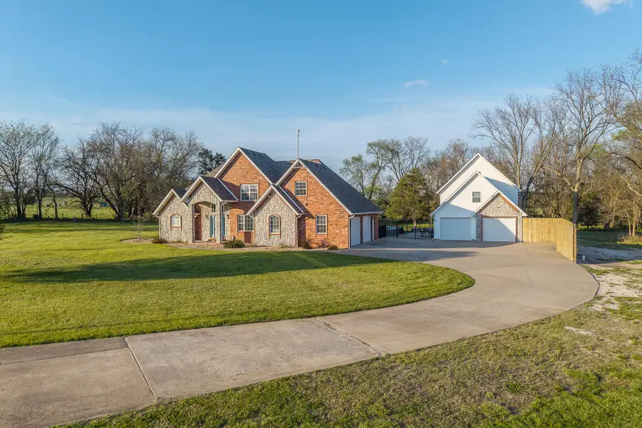 915 E 438th Road, Bolivar, MO 65613 - #3