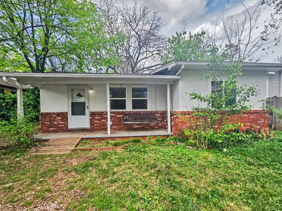 2939 W Grand Street, Springfield, MO 65802 - #2