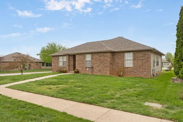 406 S Casa Grande Avenue, Springfield, MO 65802