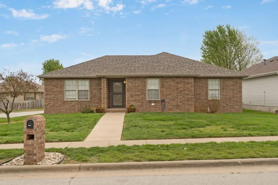 406 S Casa Grande Avenue, Springfield, MO 65802 - #2