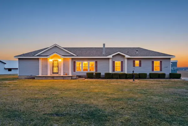 7157 E Farm Road 84, Strafford, MO 65757