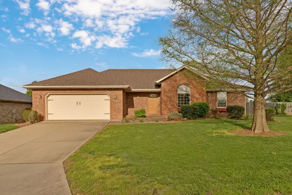 6002 N 7th Avenue, Ozark, MO 65721