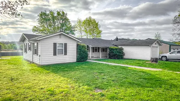 802 North Avenue, Mansfield, MO 65704