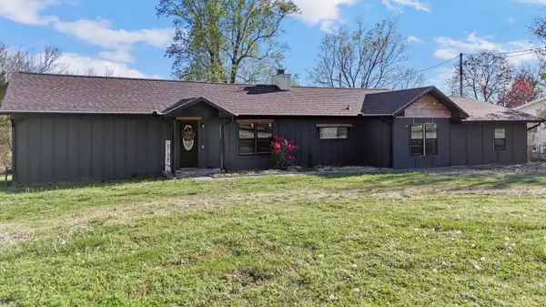 1110 E 13th Street, Cassville, MO 65625
