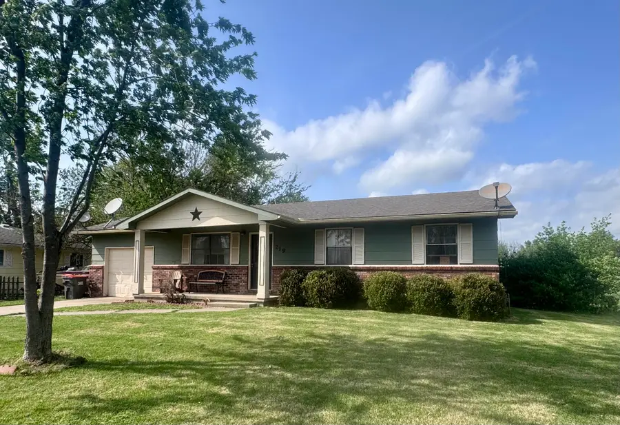 219 W Maverick Street, Goodman, MO 64843 - #2