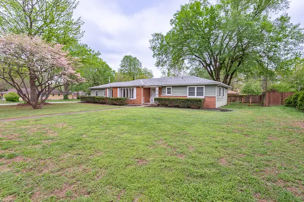 2262 E Bancroft Street, Springfield, MO 65804