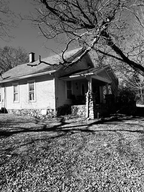 201 S School Street, Goodman, MO 64843