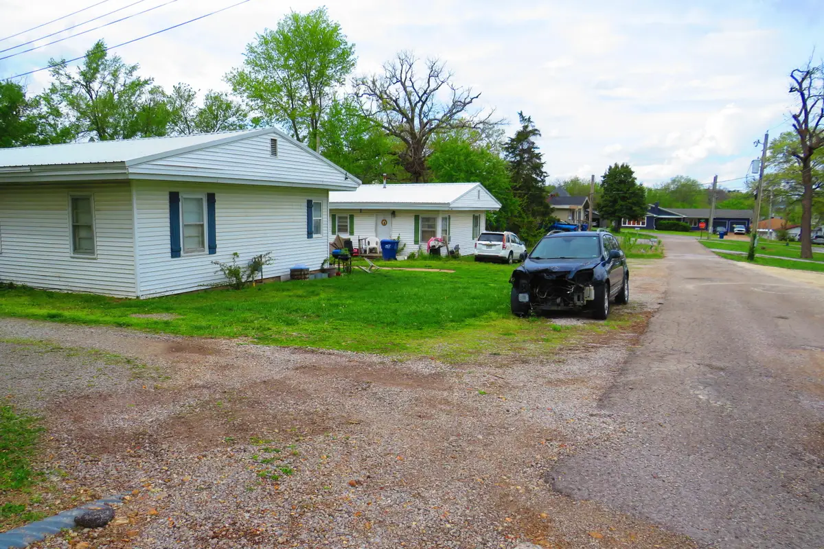 209 N Hamilton Avenue, Mansfield, MO 65704 - #1