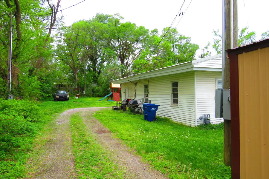 209 N Hamilton Avenue, Mansfield, MO 65704 - #3