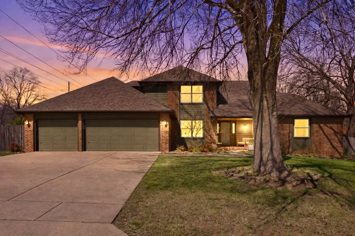 1811 E Vincent Drive, Springfield, MO 65804 - #1