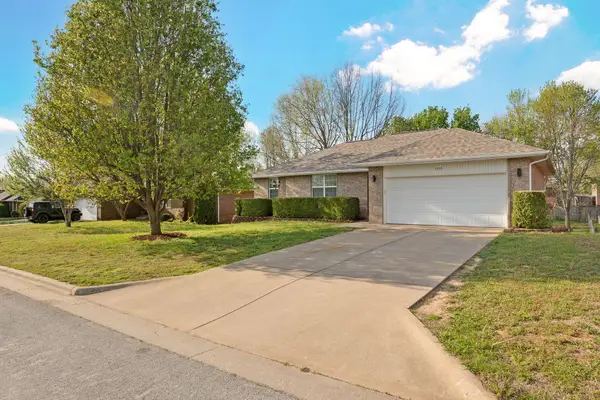 3939 W Condor Drive, Battlefield, MO 65619