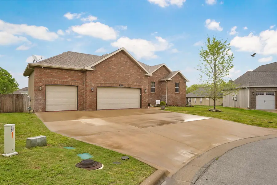 5741 W Payton Circle W, Springfield, MO 65802 - #3