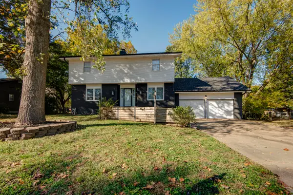 4261 S Meadowlark Drive, Springfield, MO 65810