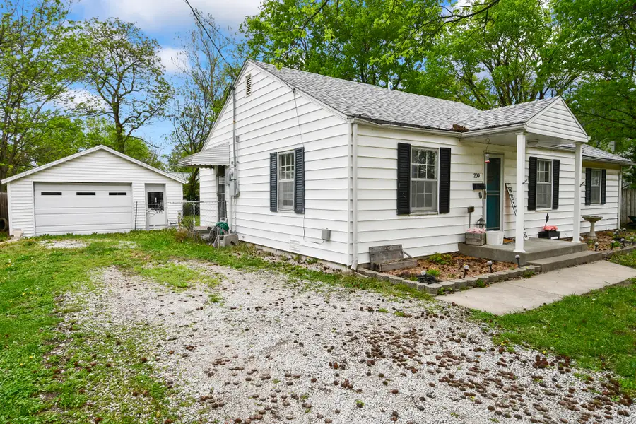 209 E Summit Street, Bolivar, MO 65613 - #2