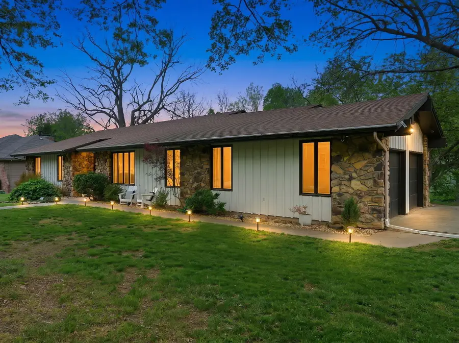 2860 S Chambery Avenue, Springfield, MO 65804 - #3