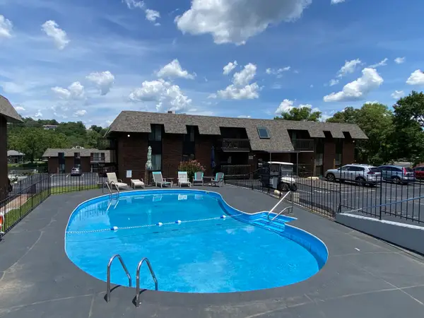 130 Wilshire Drive #32, Hollister, MO 65672