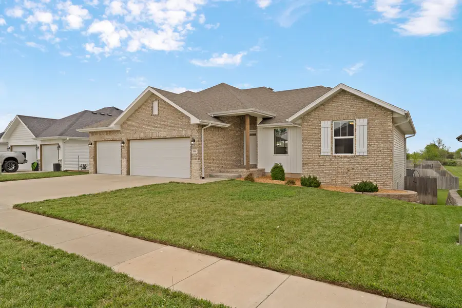 1926 S Lullwood Avenue, Springfield, MO 65802 - #2