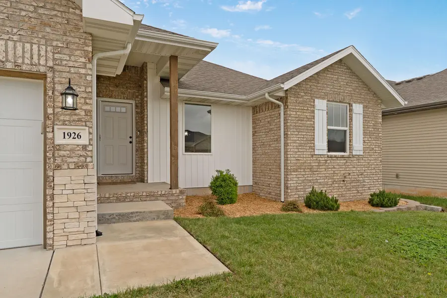 1926 S Lullwood Avenue, Springfield, MO 65802 - #3