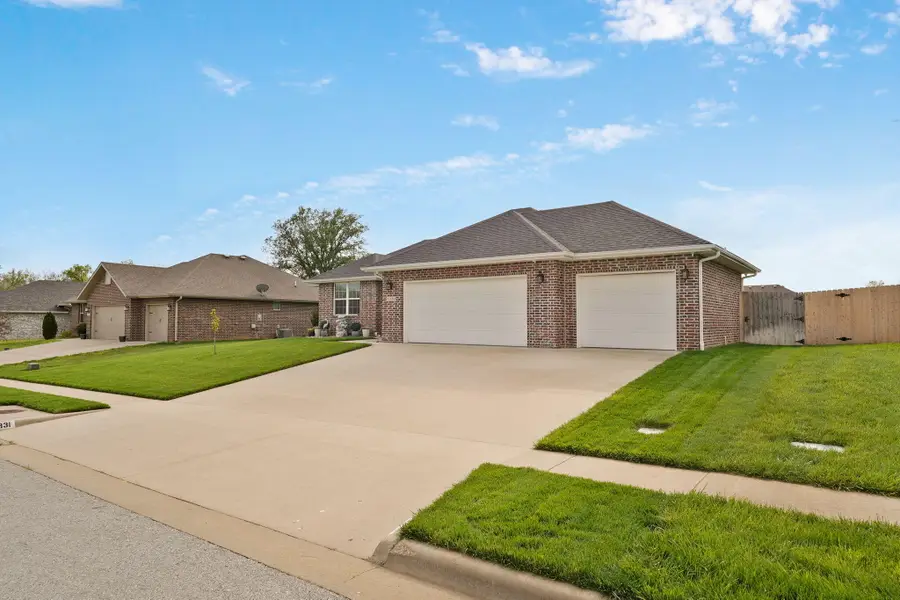 1331 S Strasbourg Avenue, Springfield, MO 65802 - #2