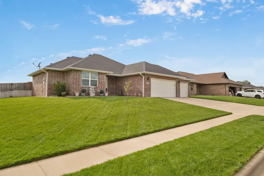 1331 S Strasbourg Avenue, Springfield, MO 65802 - #3