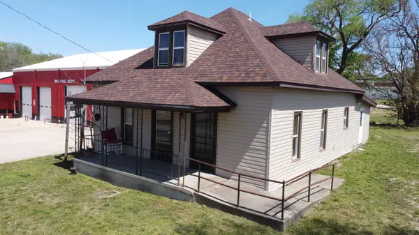 902 N Jefferson Street, Ava, MO 65608