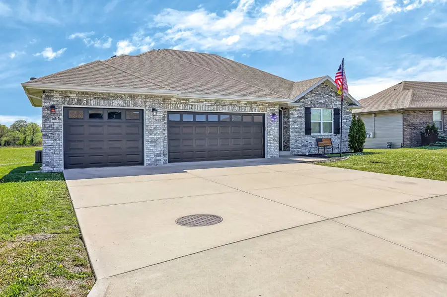 188 W Picardy Street, Republic, MO 65738 - #2