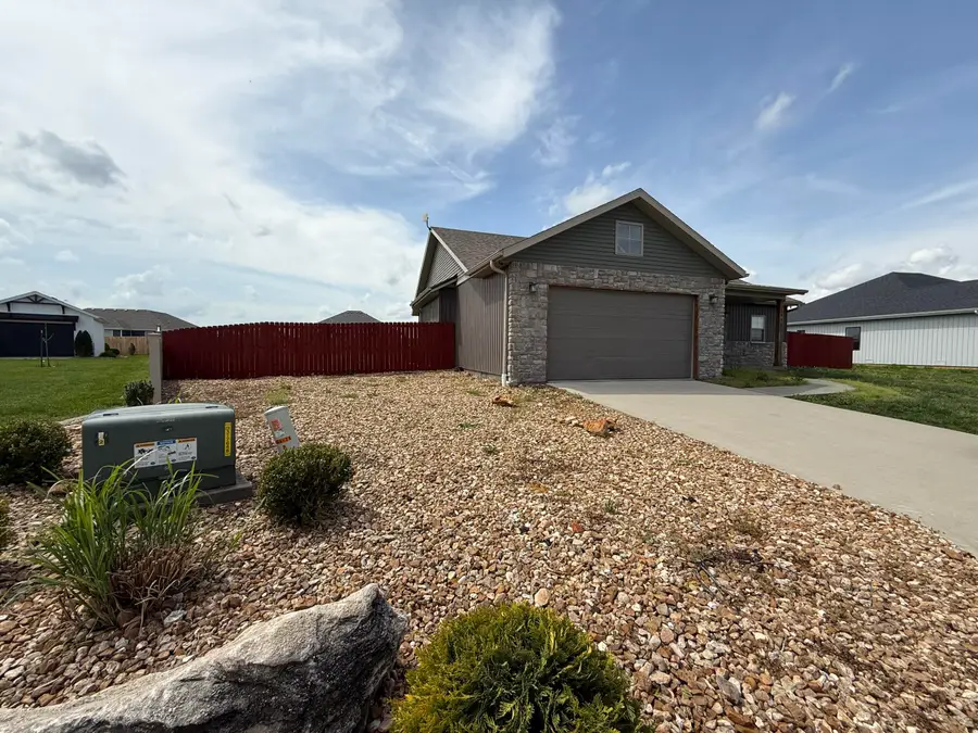 2375 S Sedona Court, Bolivar, MO 65613 - #2