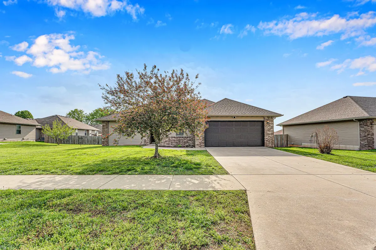 1054 S Tanner Avenue, Springfield, MO 65802 - #1