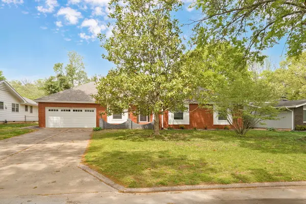 1919 E Meadow Drive, Springfield, MO 65804