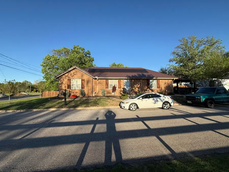 116 W Hadley Street, Aurora, MO 65605 - #2