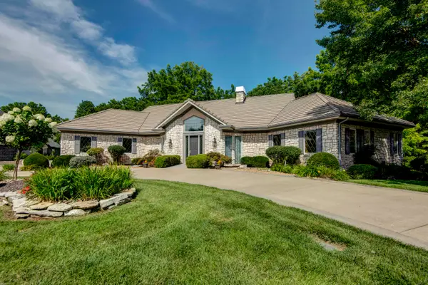 458 S Oaks Drive, Springfield, MO 65809